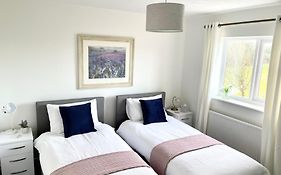 Comfortable And Spacious Superb Holiday Home In Llanelli, Dog Friendly