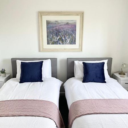 Comfortable And Spacious Superb Holiday Home In Llanelli, Dog Friendly Exterior photo
