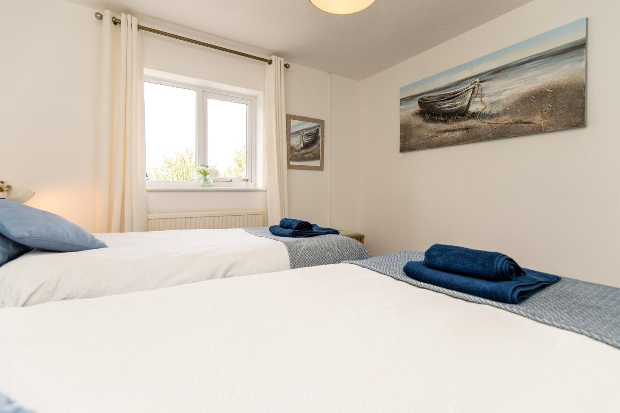 Comfortable And Spacious Superb Holiday Home In Llanelli, Dog Friendly Exterior photo
