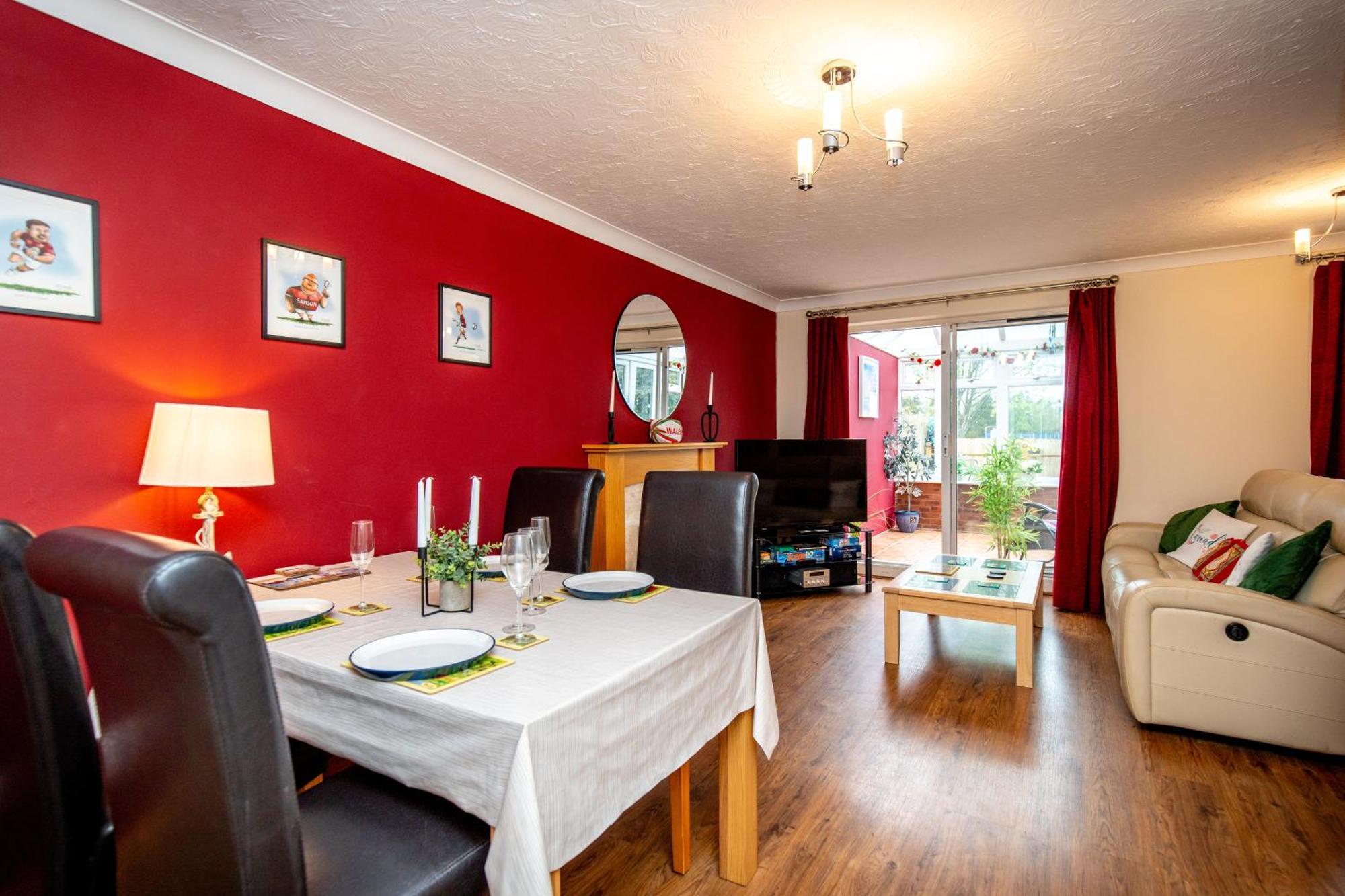 Comfortable And Spacious Superb Holiday Home In Llanelli, Dog Friendly Exterior photo