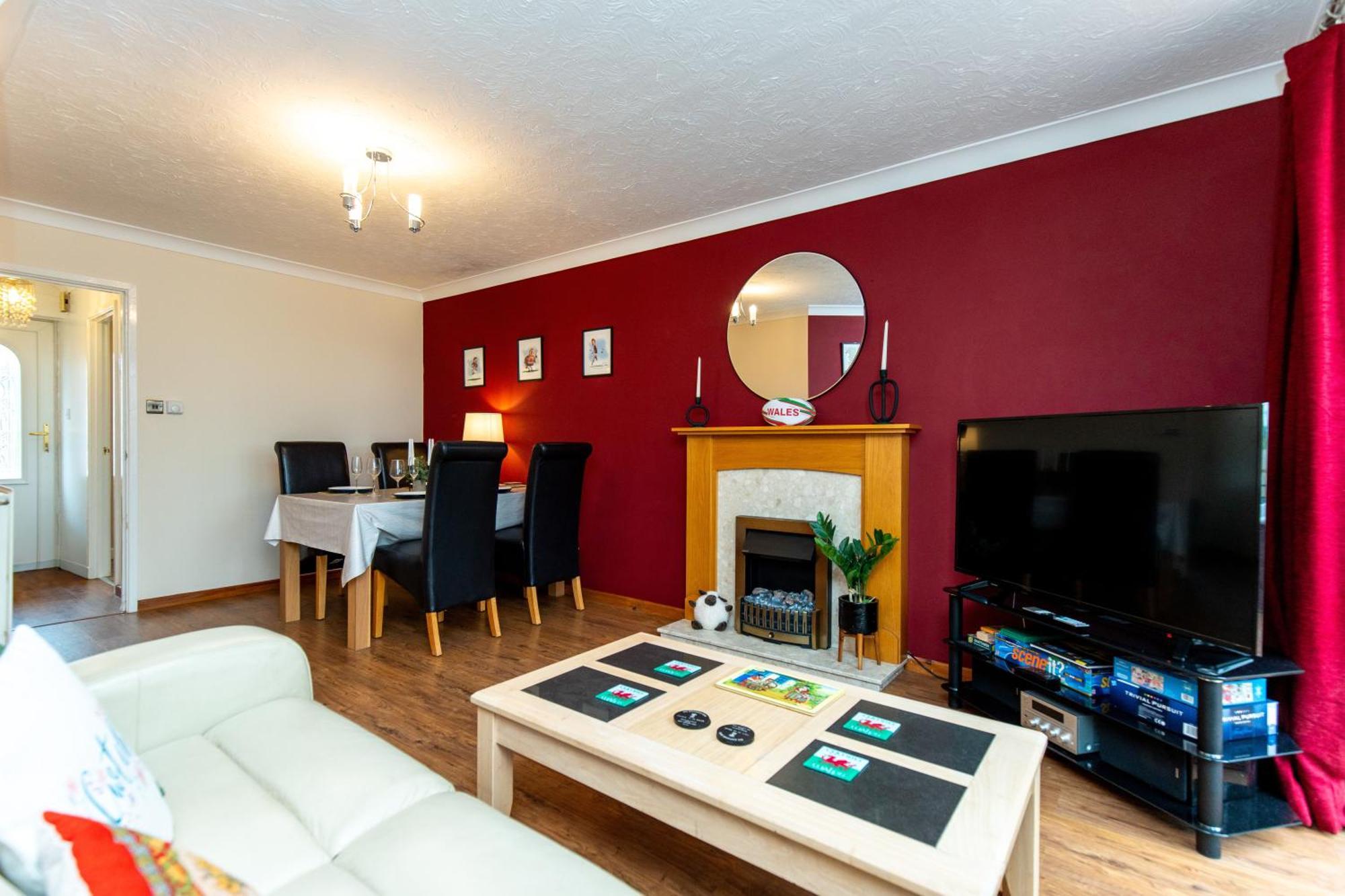 Comfortable And Spacious Superb Holiday Home In Llanelli, Dog Friendly Exterior photo