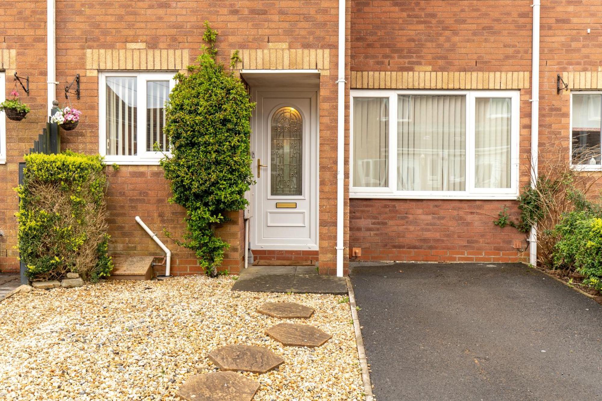 Comfortable And Spacious Superb Holiday Home In Llanelli, Dog Friendly Exterior photo
