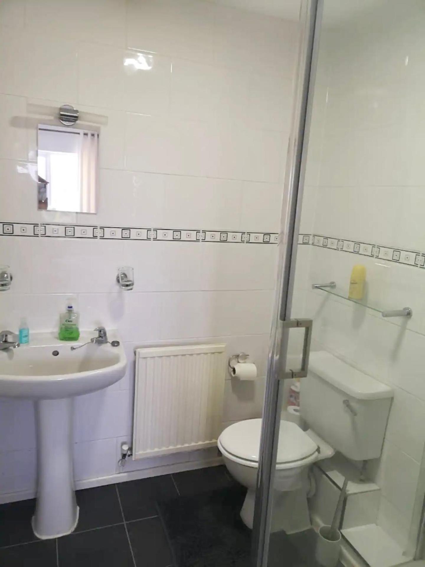 Comfortable And Spacious Superb Holiday Home In Llanelli, Dog Friendly Exterior photo