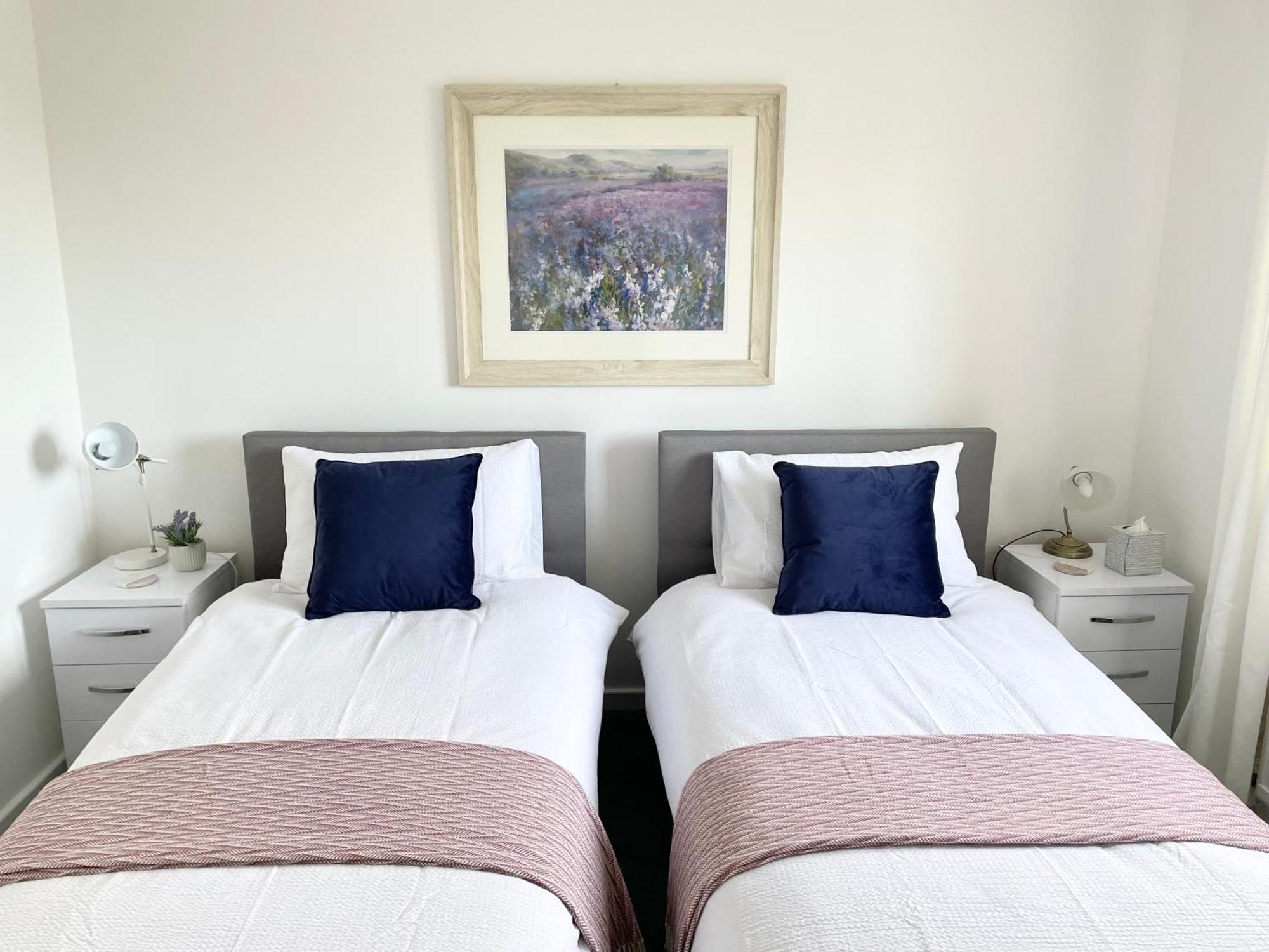 Comfortable And Spacious Superb Holiday Home In Llanelli, Dog Friendly Exterior photo